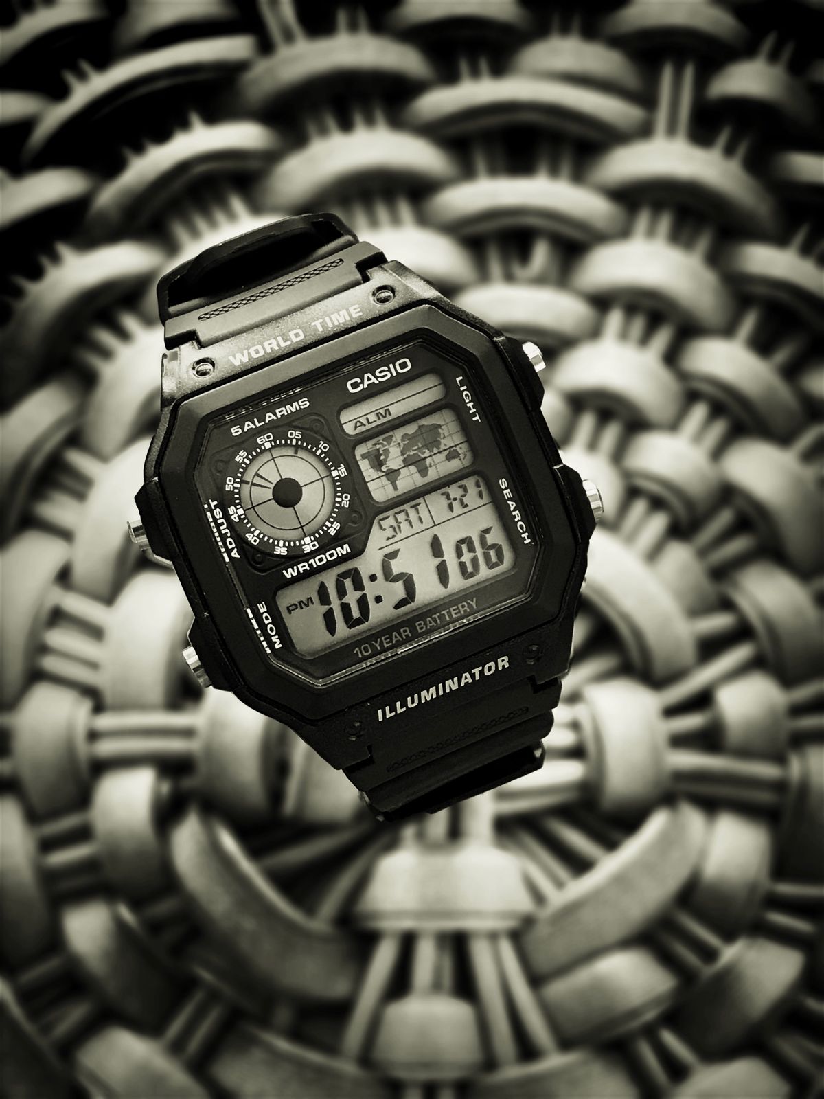 Illuminator World Time–Inspired Digital Watch | Retro Classic Metal Strap Edition