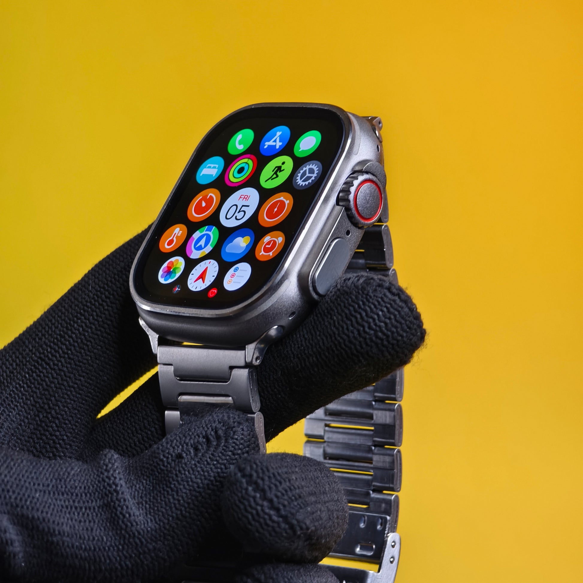 HK11 Ultra Smartwatch – AMOLED Display, 120Hz Refresh Rate, Bl