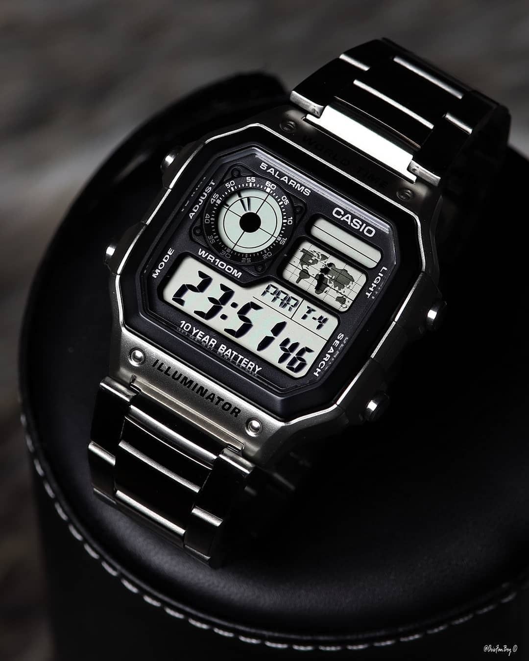Illuminator World Time–Inspired Digital Watch | Retro Classic Metal Strap Edition